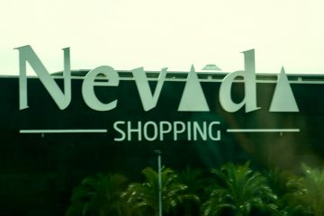 Shopping Center Sign in Grenada, Spain.